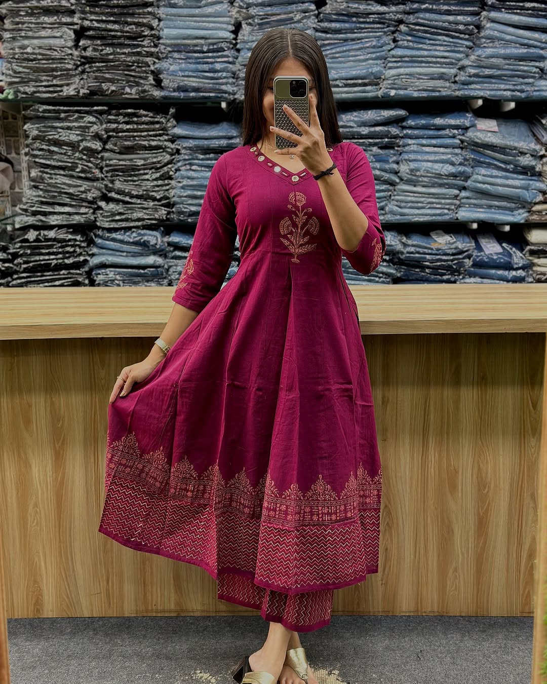 ব্লক প্রিন্টেট গাউন